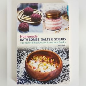 Homemade Bath Bombs, Salts and Scrubs: 300 Natural Recipes for Luxurious Soaks